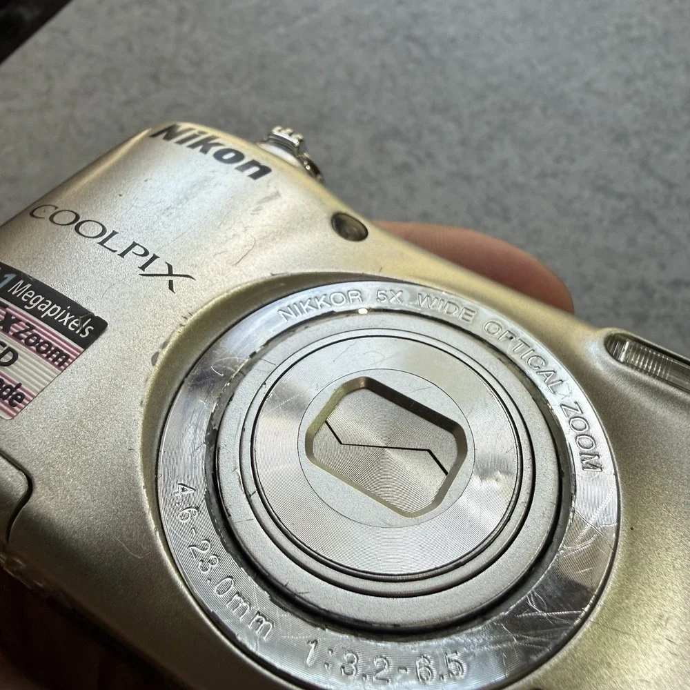 Nikon Coolpix L27 16.1MP Digital Camera Silver For Parts READ